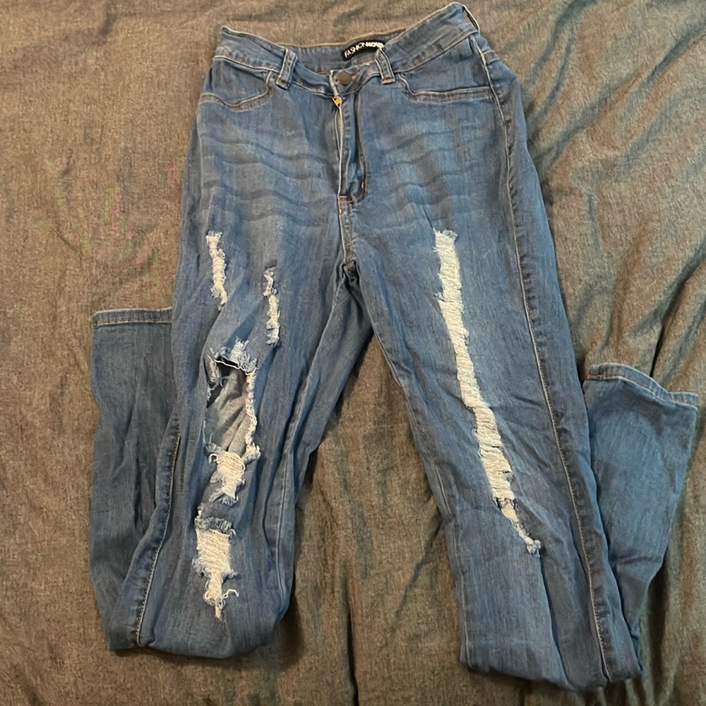 Size 9 Ripped Fashion Nova Skinny Jeans